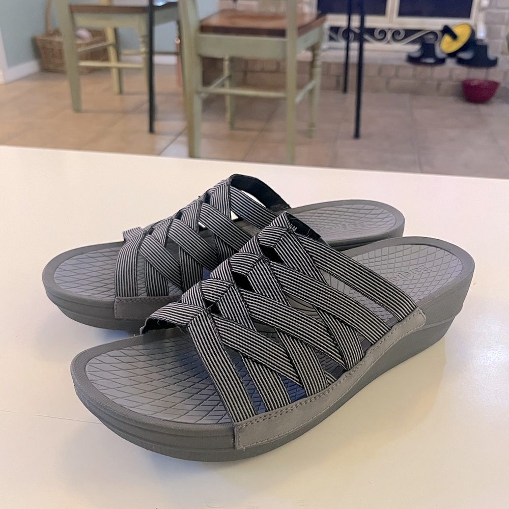 Baretraps Women’s Strappy Slip on Sandals Size 9.5 Gray Shoes